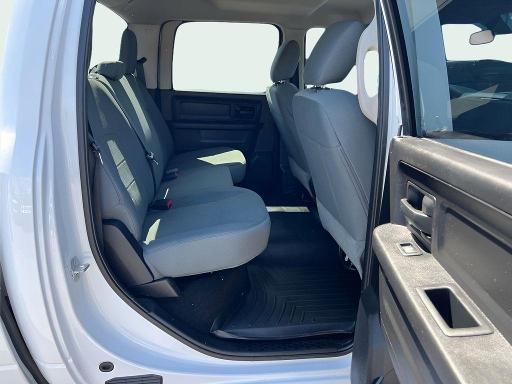 RAM 1500 Tradesman Crew Cab SWB 4WD 2016