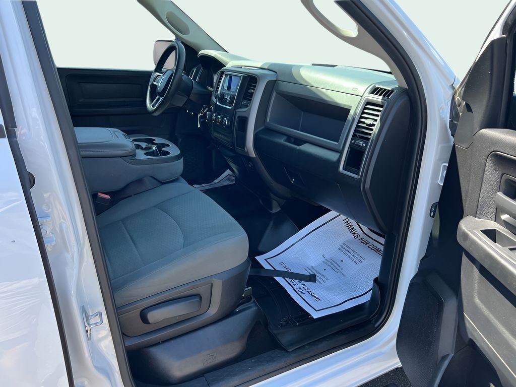 RAM 1500 Tradesman Crew Cab SWB 4WD 2016