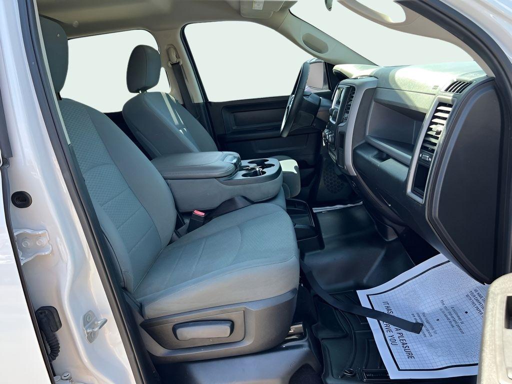 RAM 1500 Tradesman Crew Cab SWB 4WD 2016