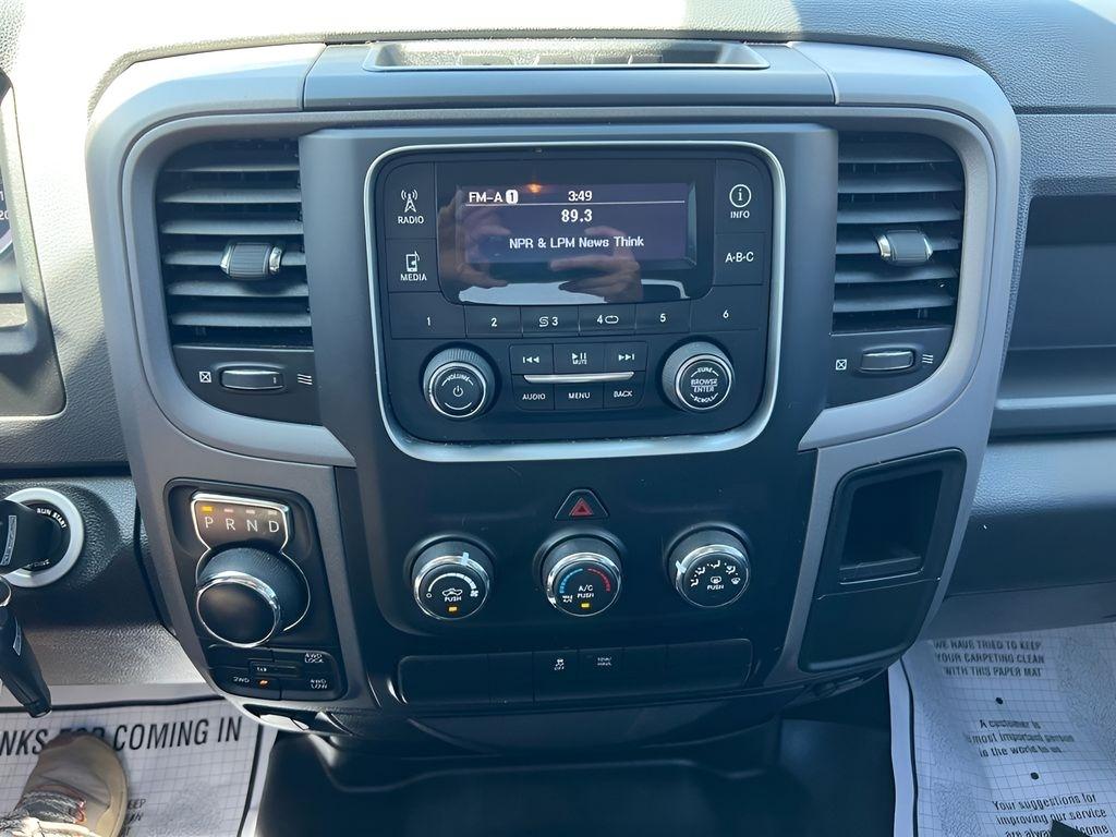 RAM 1500 Tradesman Crew Cab SWB 4WD 2016