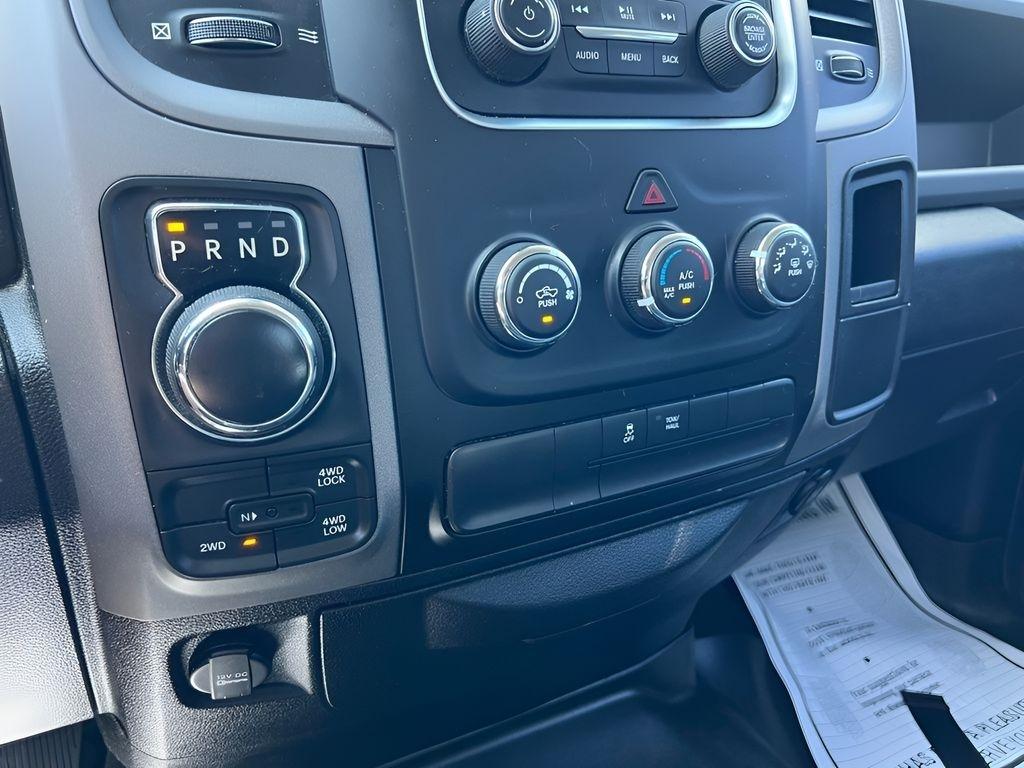 RAM 1500 Tradesman Crew Cab SWB 4WD 2016
