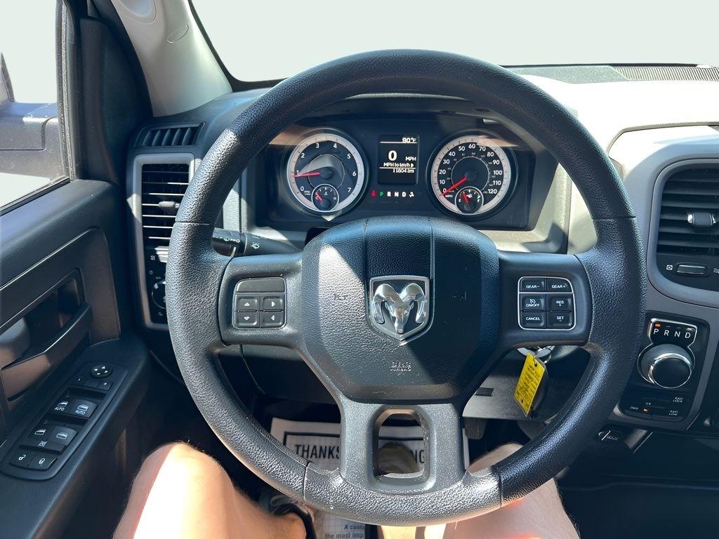 RAM 1500 Tradesman Crew Cab SWB 4WD 2016