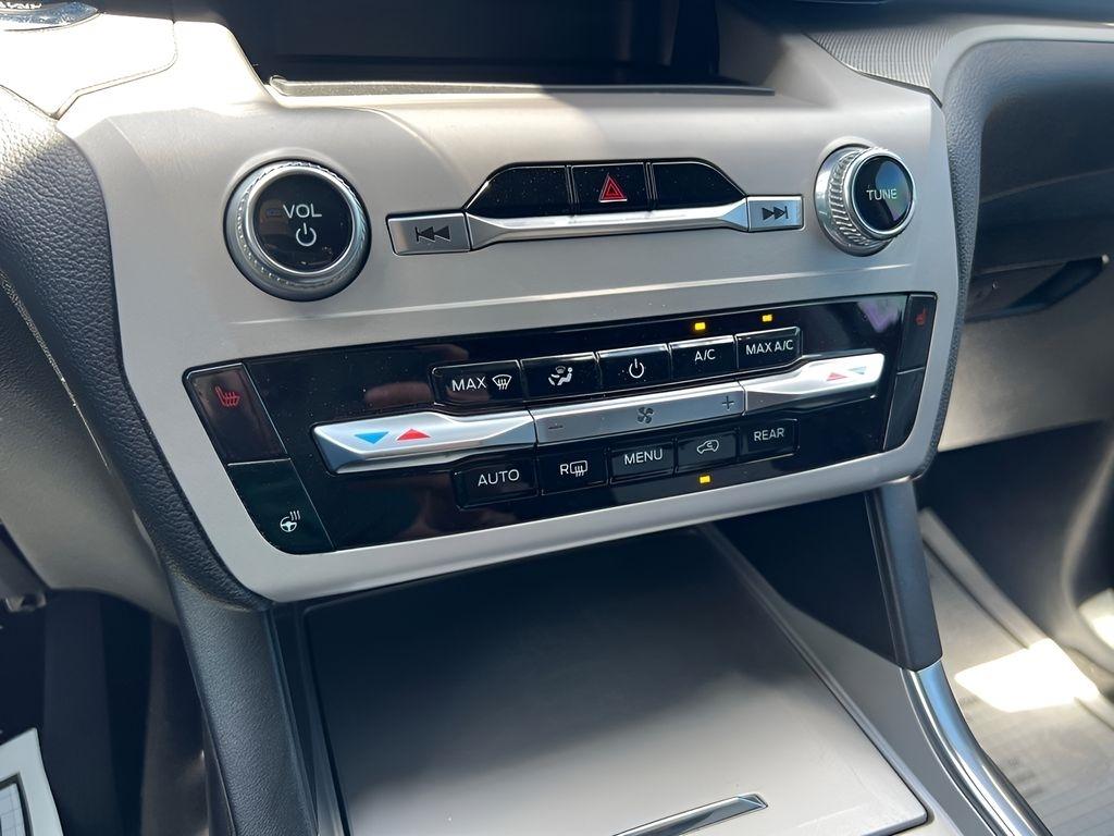 Ford Explorer XLT 2023