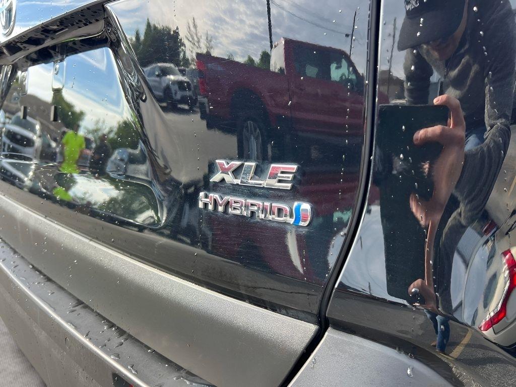 Toyota RAV4 Hybrid XLE Premium 2024