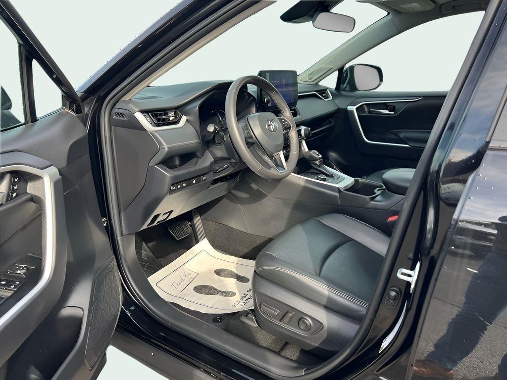 Toyota RAV4 Hybrid XLE Premium 2024