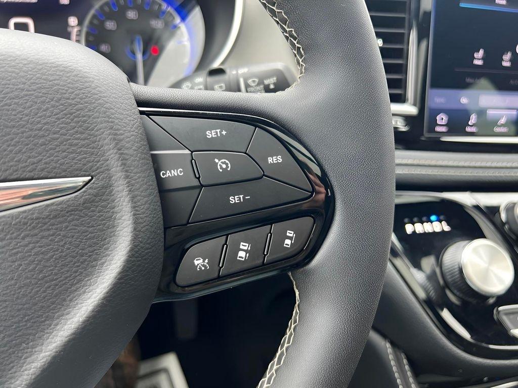 Chrysler Pacifica Limited 2024