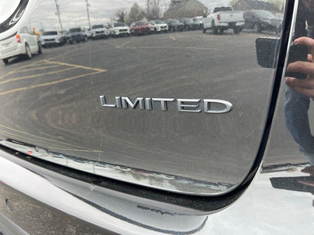 Chrysler Pacifica Limited 2024