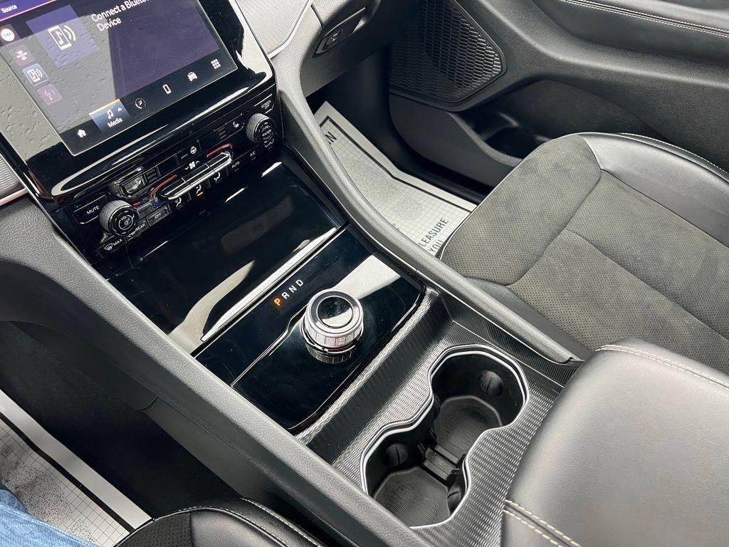 Jeep Grand Cherokee L Laredo 4WD 2025