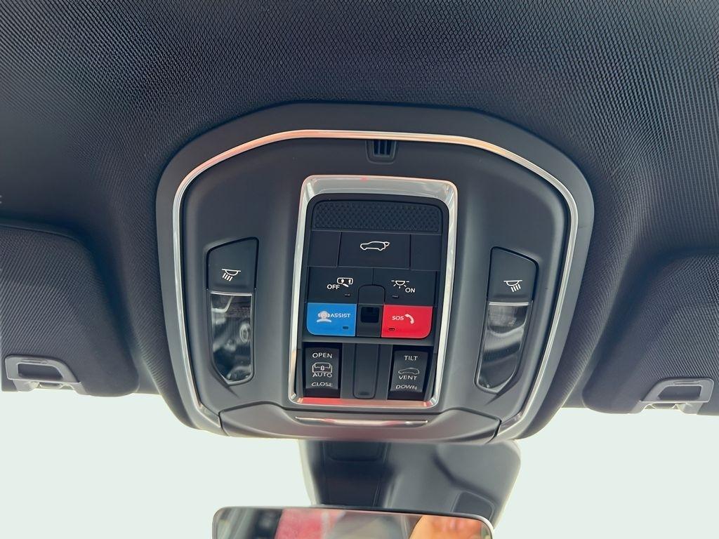 Jeep Grand Cherokee L Laredo 4WD 2025