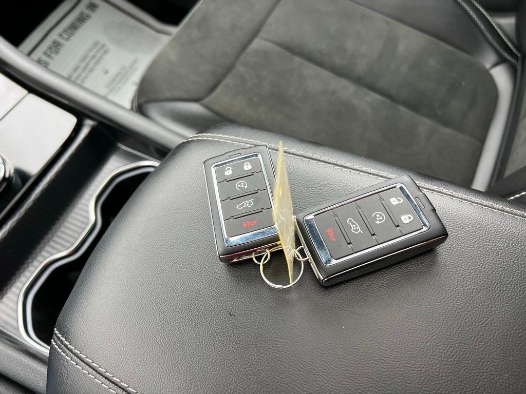 Jeep Grand Cherokee L Laredo 4WD 2025