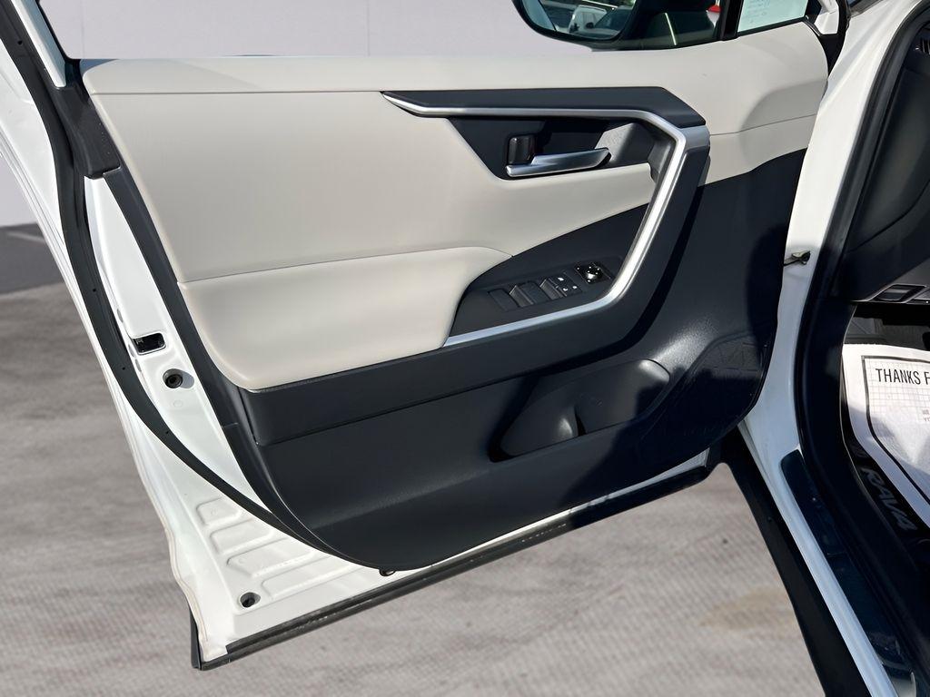Toyota RAV4 XLE AWD 2019