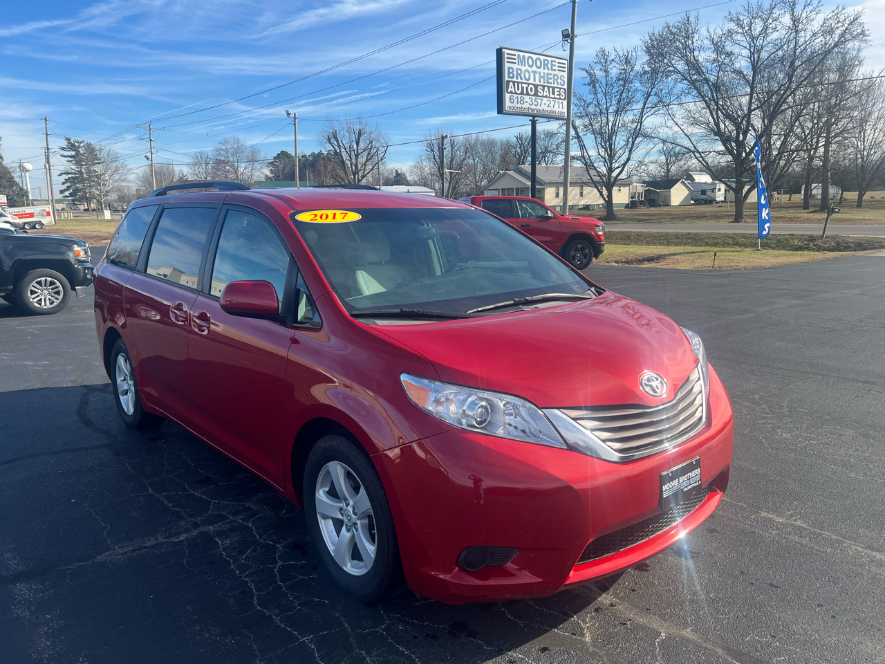 2017 Toyota Sienna LE FWD 8-Passenger (Natl)