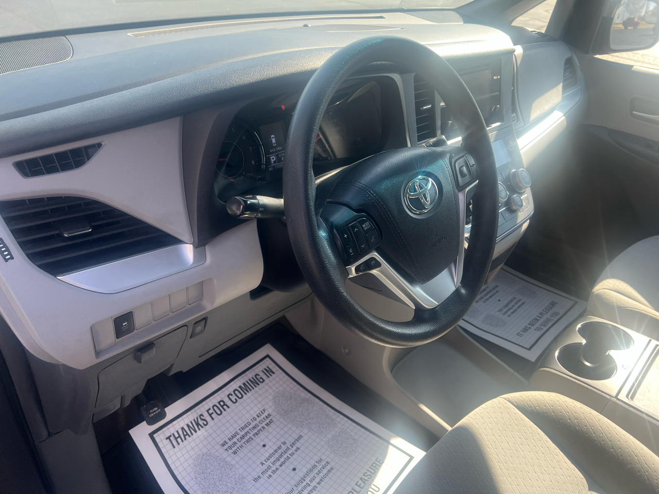 Toyota Sienna LE FWD 8-Passenger (Natl) 2017