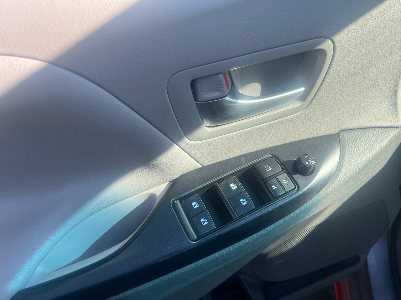 Toyota Sienna LE FWD 8-Passenger (Natl) 2017