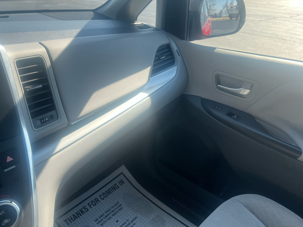 Toyota Sienna LE FWD 8-Passenger (Natl) 2017