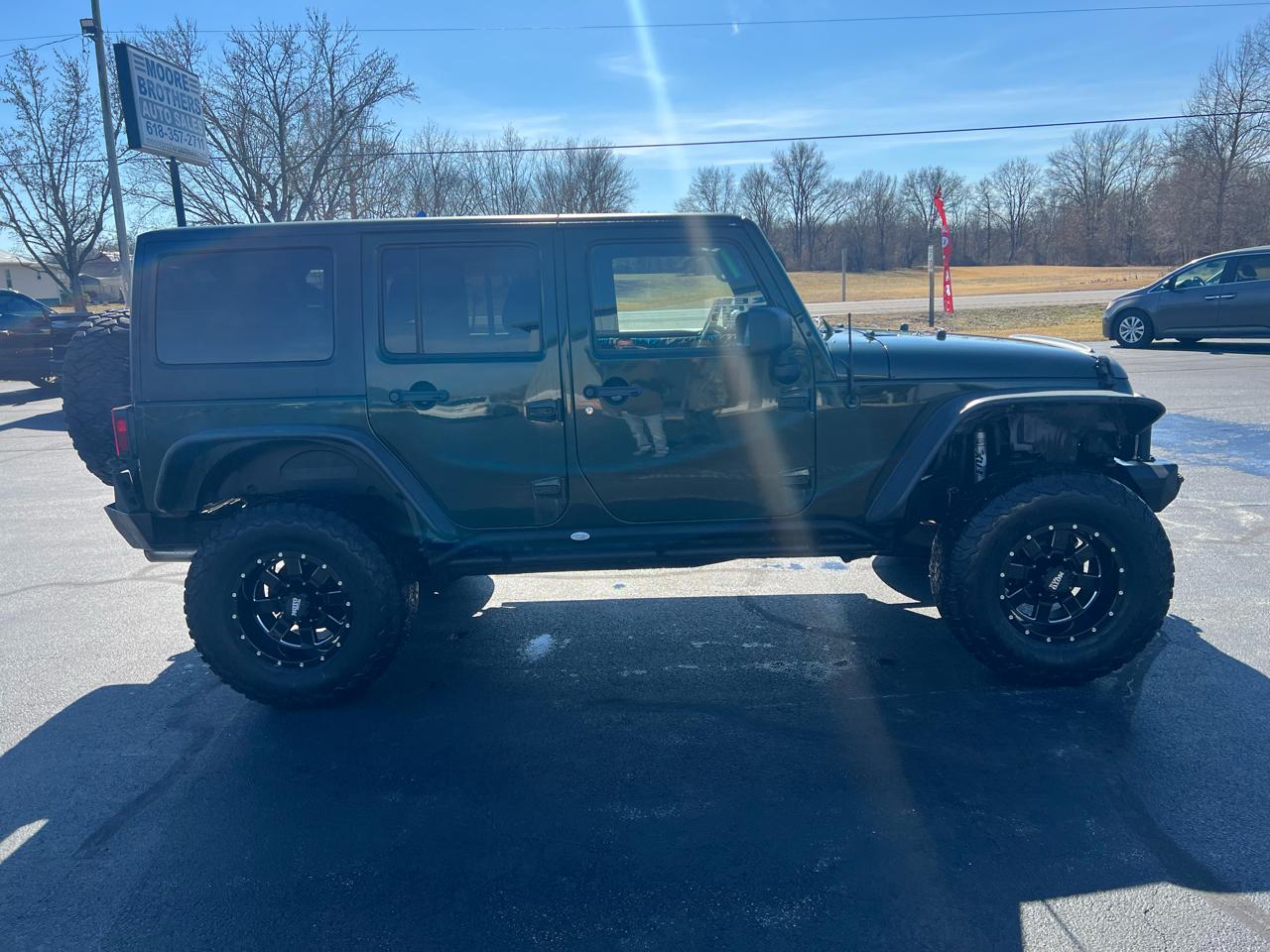 Jeep Wrangler Unlimited 4WD 4dr Sahara 2011