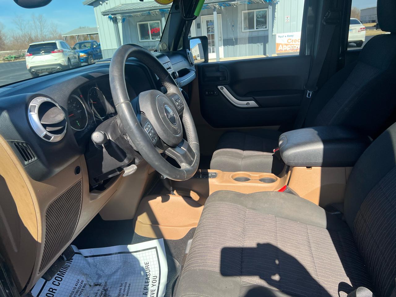 Jeep Wrangler Unlimited 4WD 4dr Sahara 2011