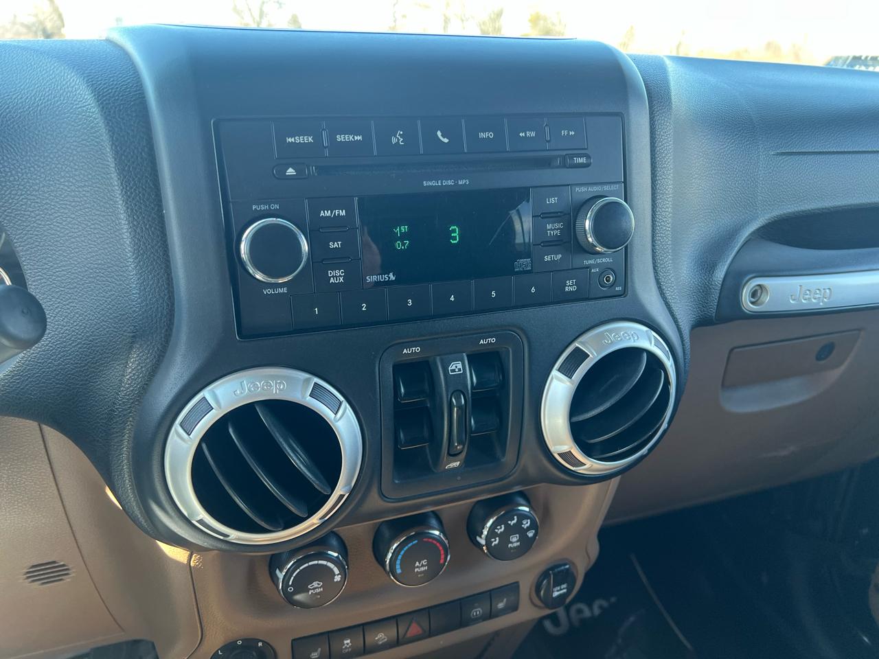 Jeep Wrangler Unlimited 4WD 4dr Sahara 2011