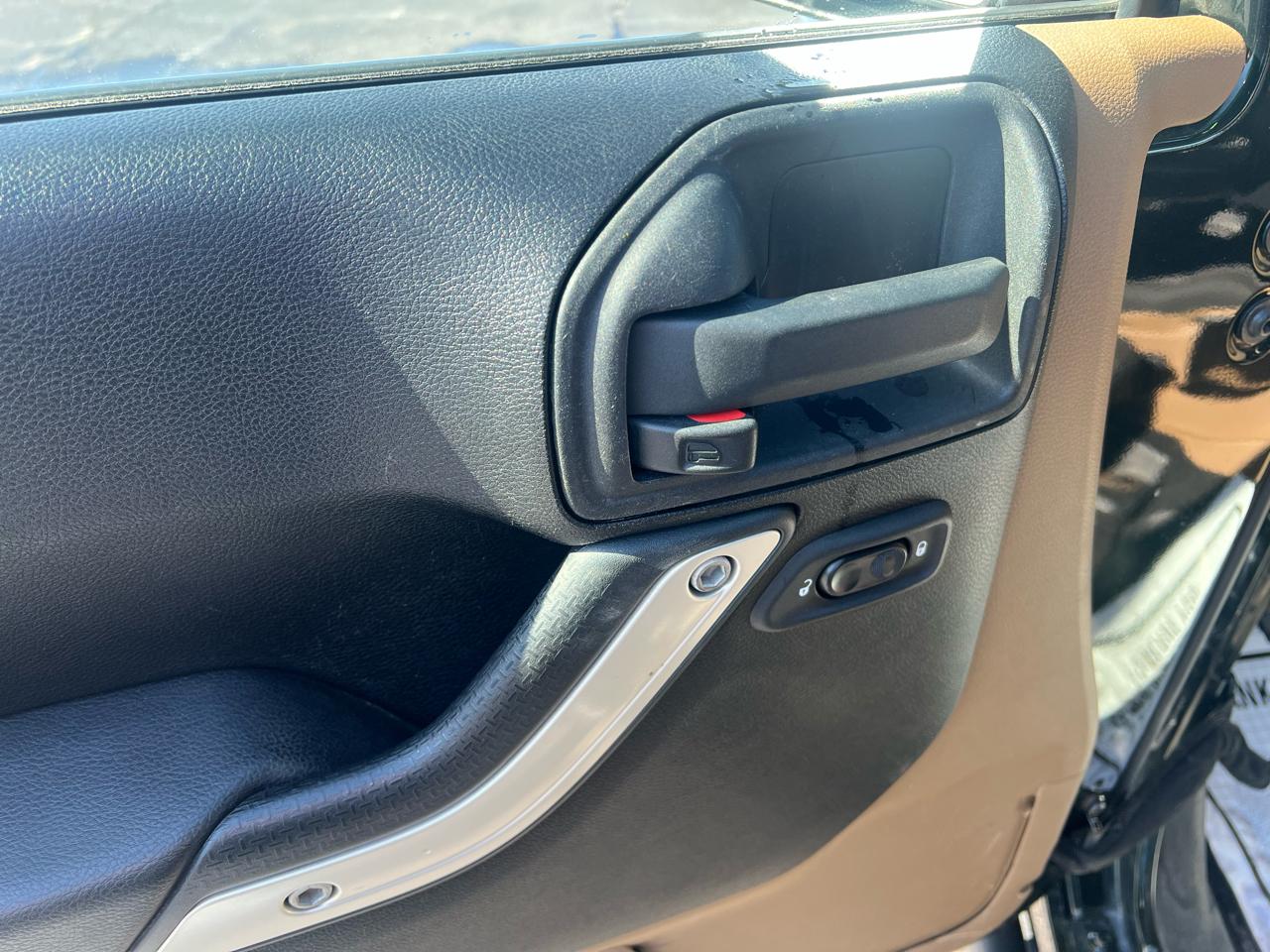 Jeep Wrangler Unlimited 4WD 4dr Sahara 2011