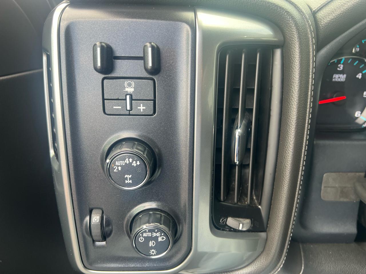 Chevrolet Silverado 1500 4WD Crew Cab 143.5" LTZ w/1LZ 2018