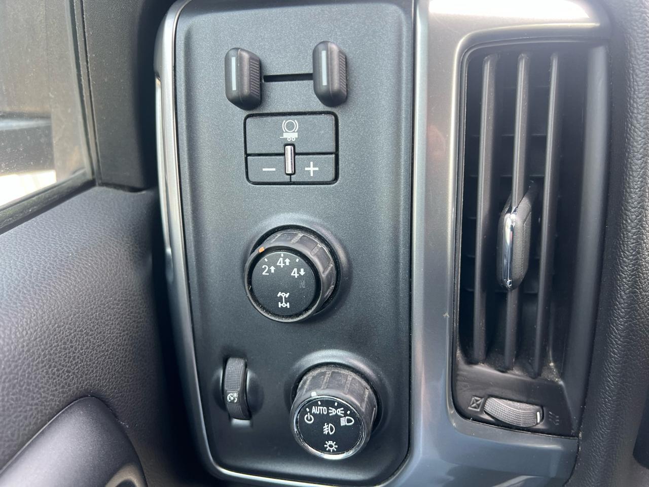 Chevrolet Silverado 2500HD 4WD Double Cab 144.2" LT 2015