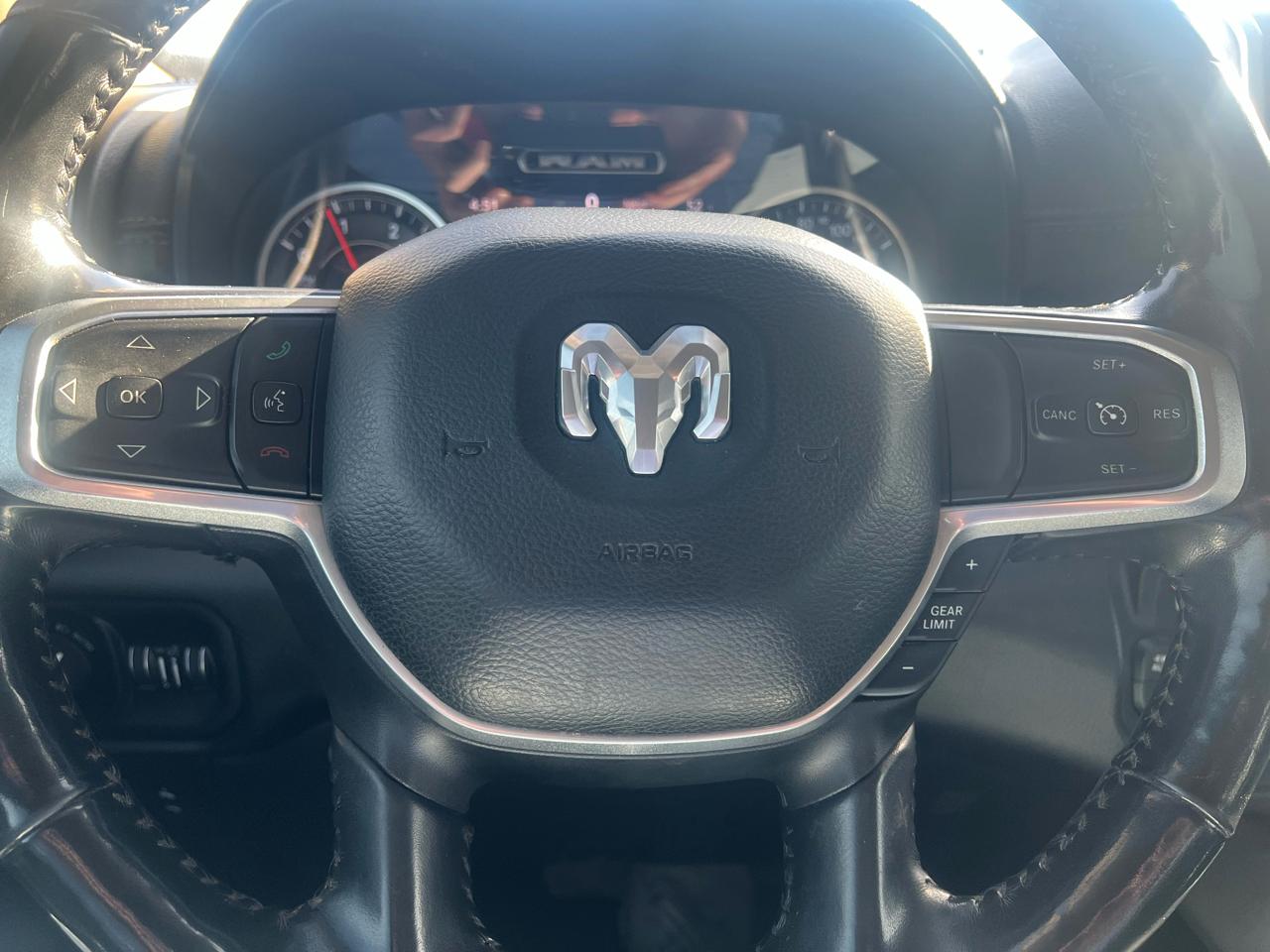 RAM 1500 Laramie 4x4 Crew Cab 5'7" Box 2020