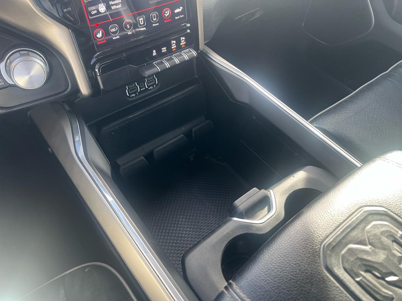 RAM 1500 Laramie 4x4 Crew Cab 5'7" Box 2020