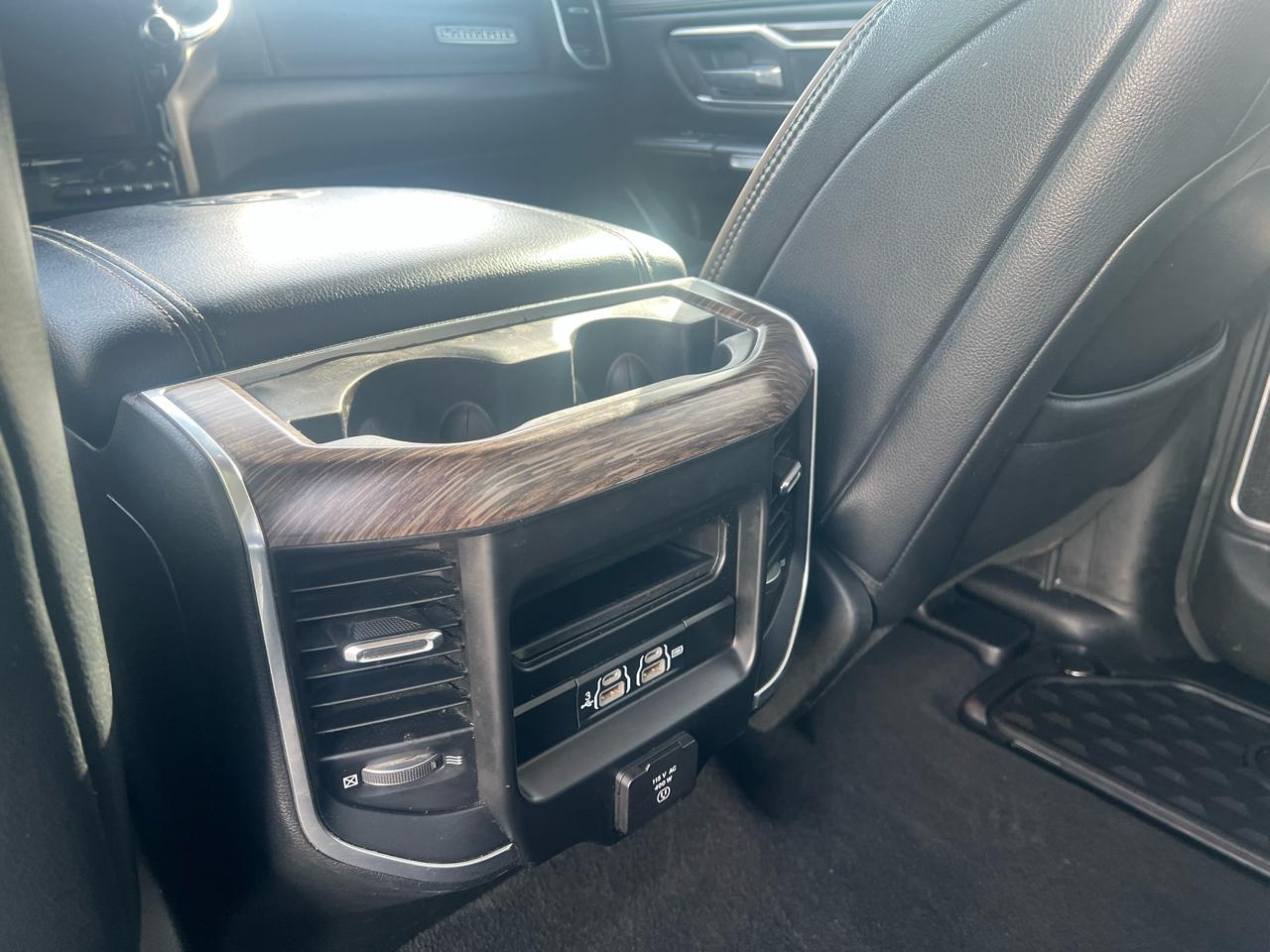 RAM 1500 Laramie 4x4 Crew Cab 5'7" Box 2020