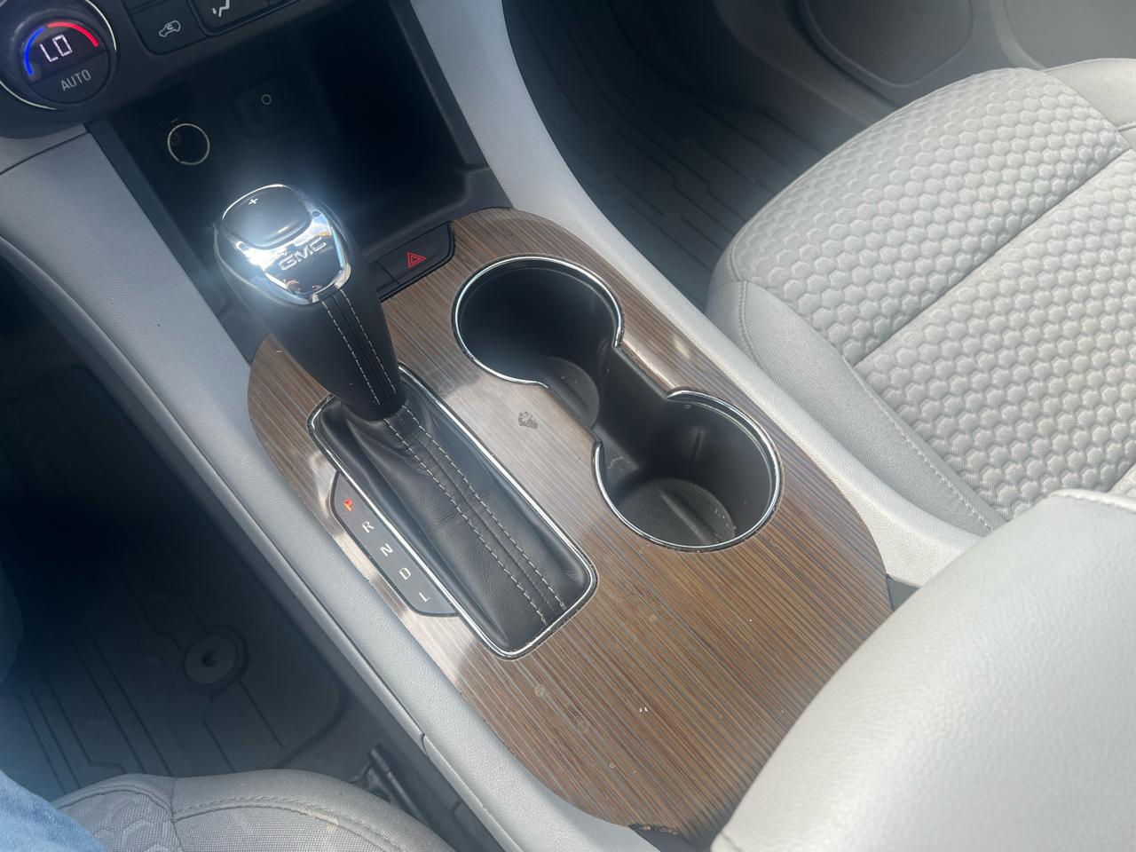 GMC Acadia FWD 4dr SLE w/SLE-1 2017