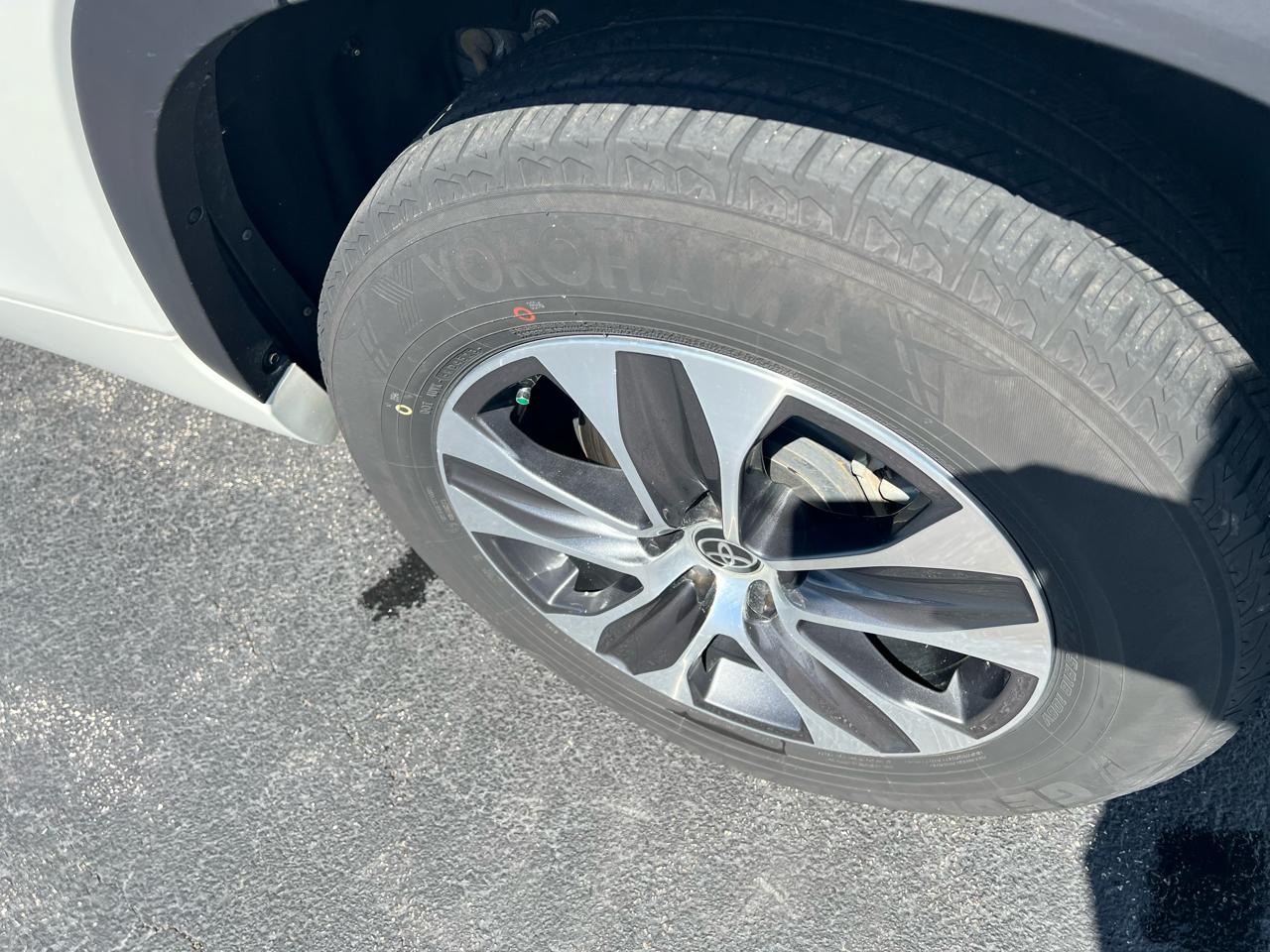 Toyota Highlander XLE AWD (Natl) 2021