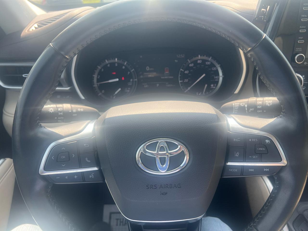 Toyota Highlander XLE AWD (Natl) 2021