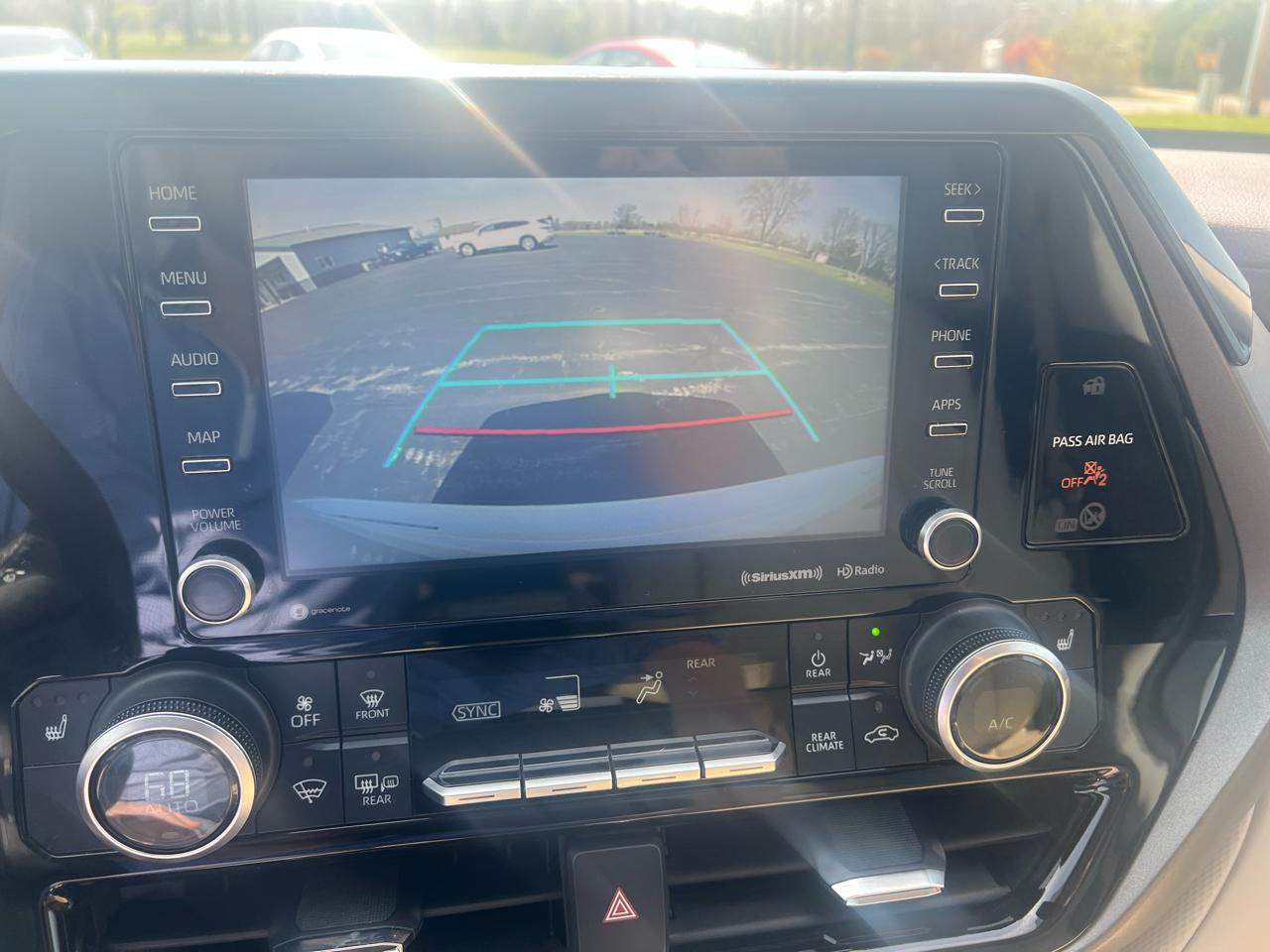 Toyota Highlander XLE AWD (Natl) 2021