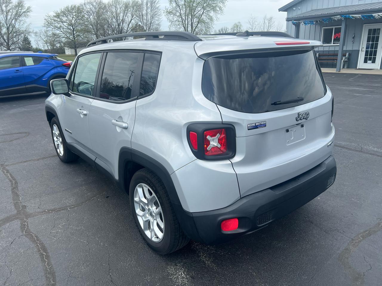 Jeep Renegade Latitude 4D SUV FWD 2015