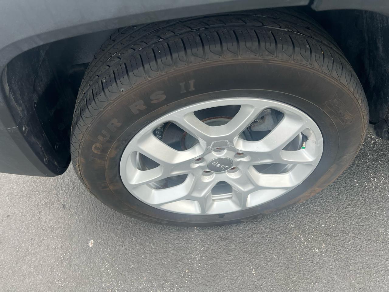 Jeep Renegade Latitude 4D SUV FWD 2015