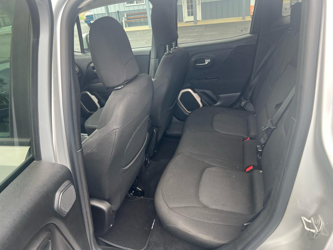 Jeep Renegade Latitude 4D SUV FWD 2015