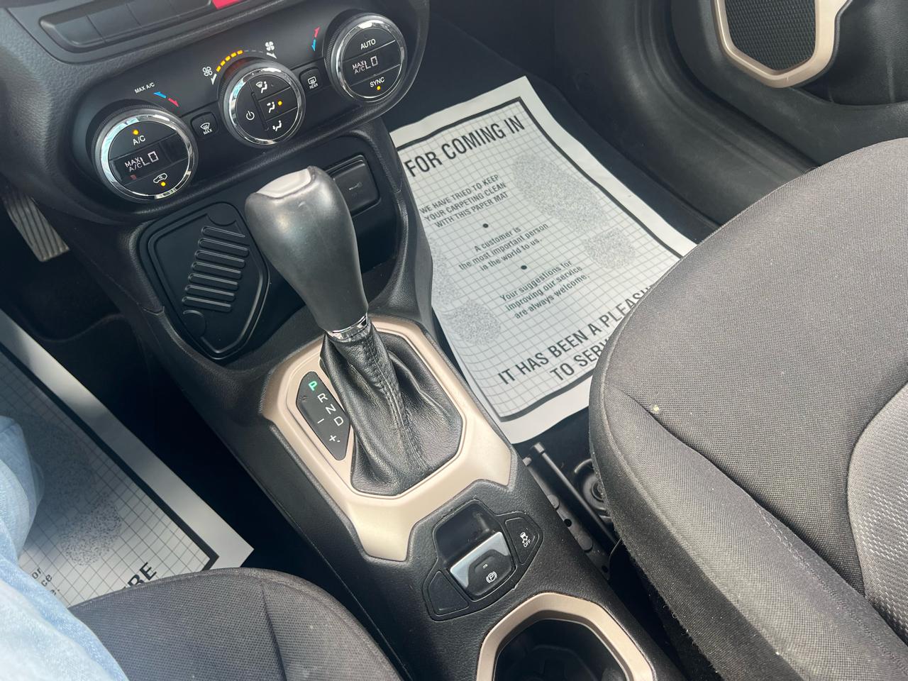 Jeep Renegade Latitude 4D SUV FWD 2015