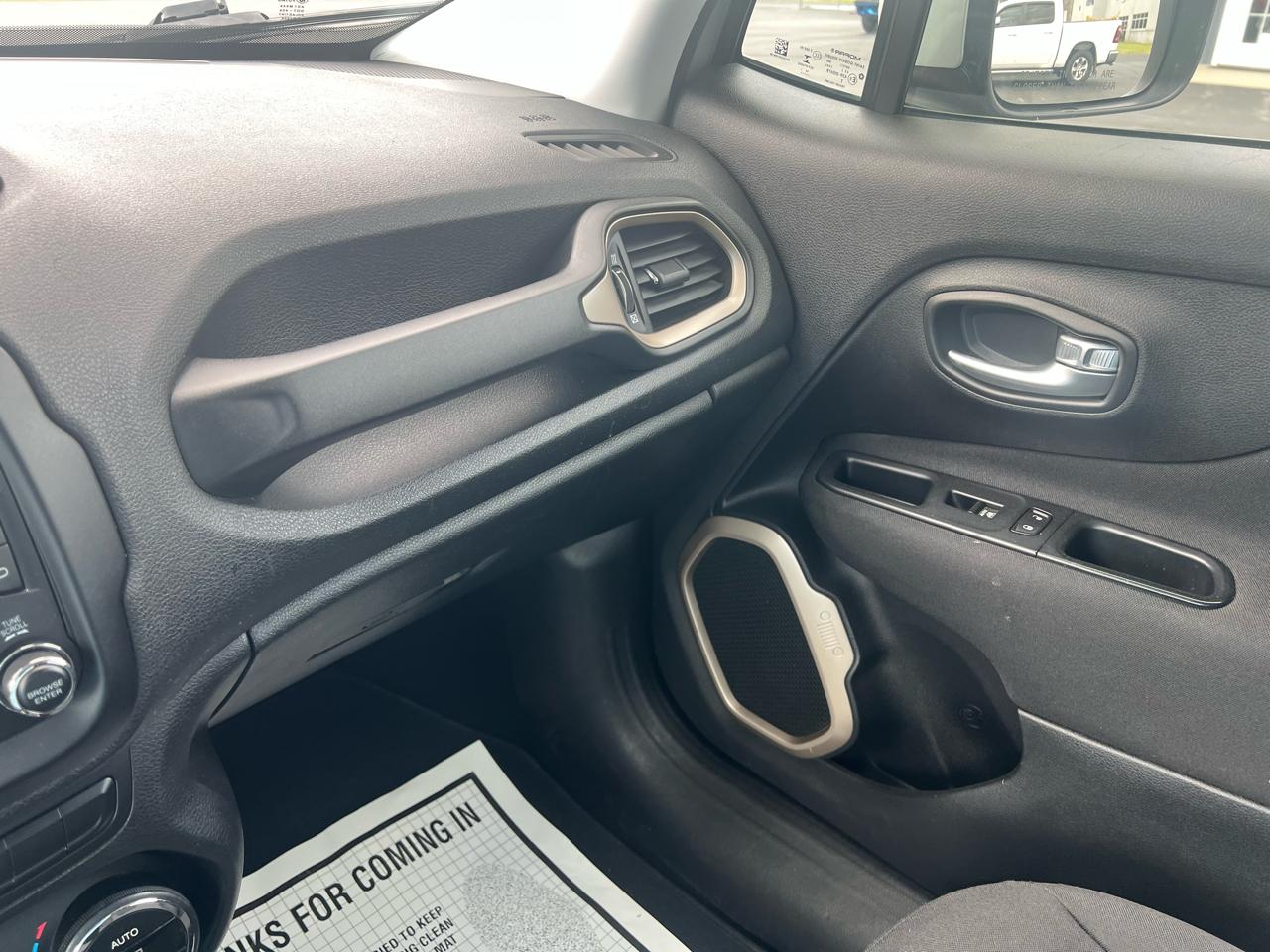 Jeep Renegade Latitude 4D SUV FWD 2015