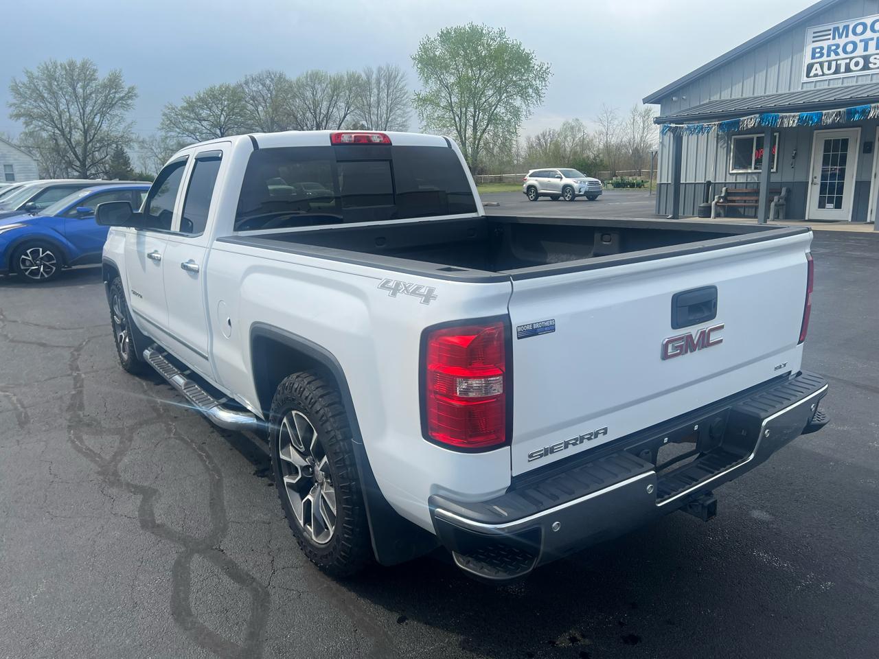 GMC Sierra 1500 4WD Double Cab 143.5" SLT 2015