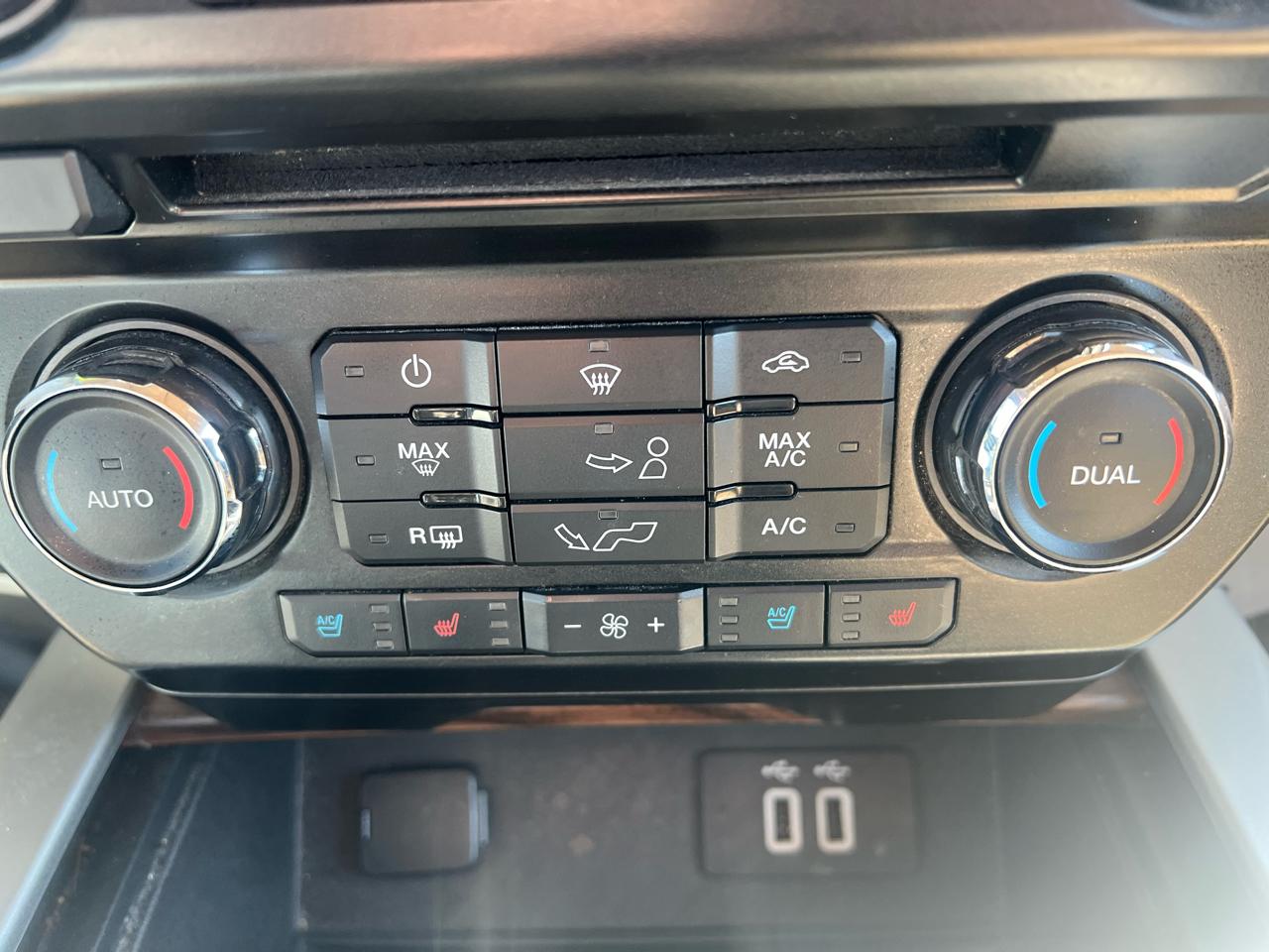 Ford F-150 4WD SuperCrew 150" Lariat 2016