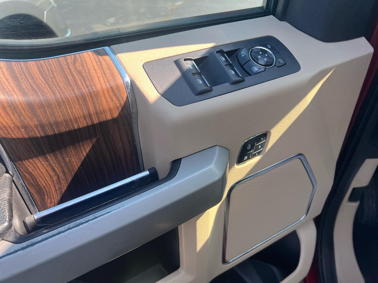 Ford F-150 4WD SuperCrew 150" Lariat 2016