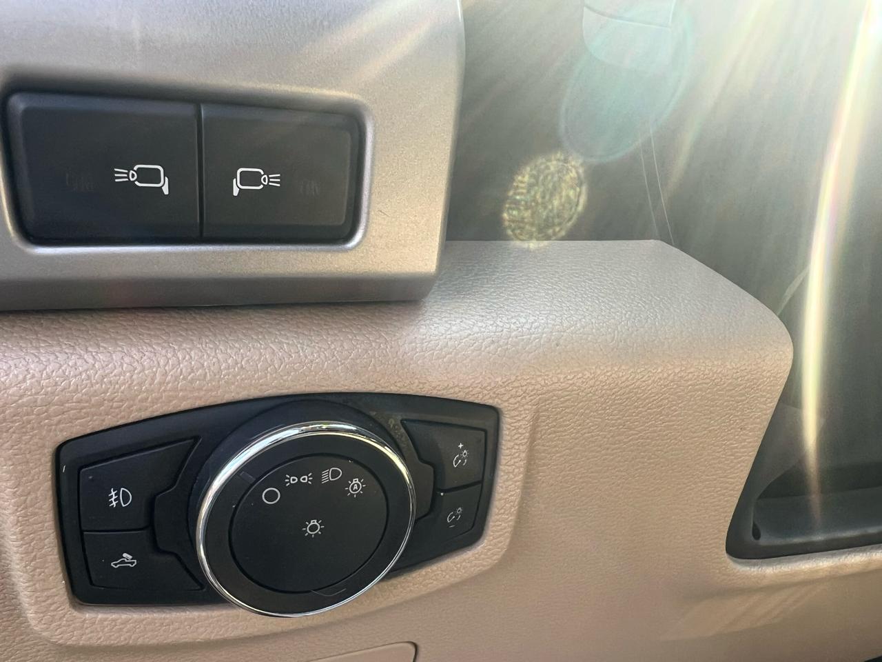 Ford F-150 4WD SuperCrew 150" Lariat 2016