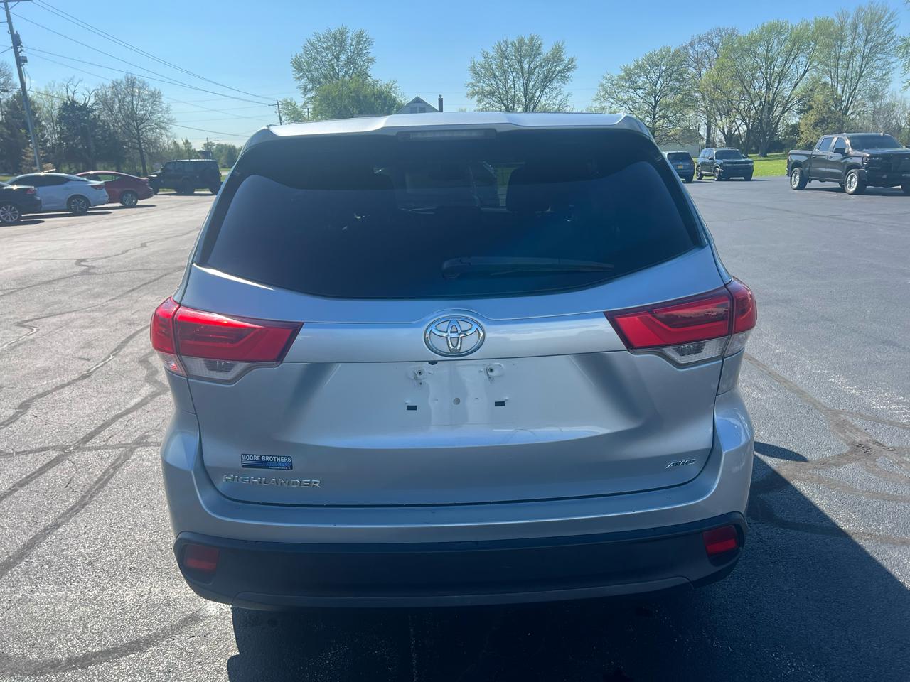 Toyota Highlander LE V6 AWD (Natl) 2019