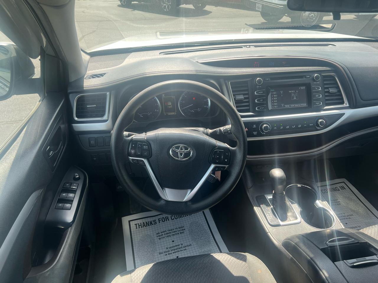 Toyota Highlander LE V6 AWD (Natl) 2019