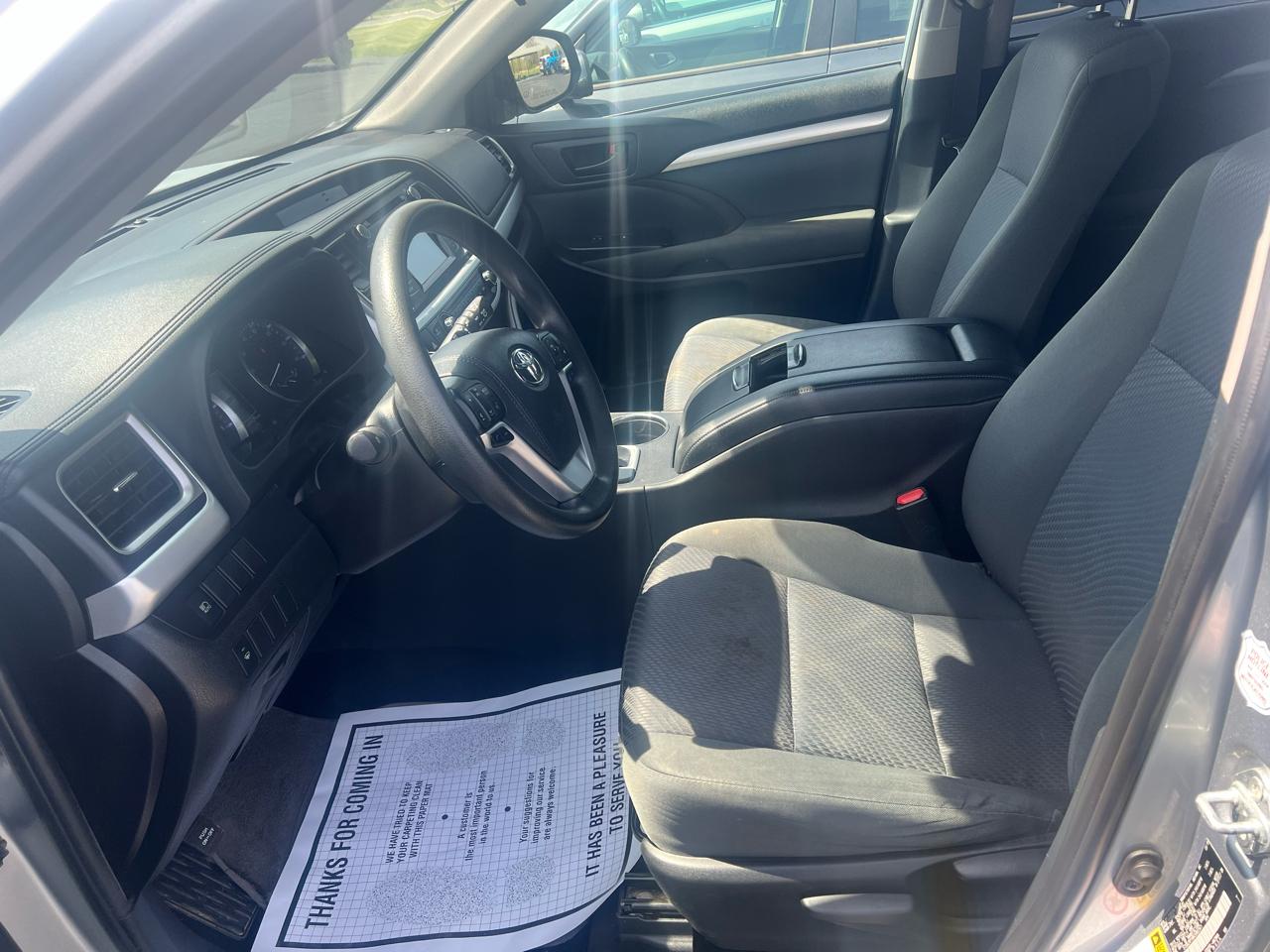 Toyota Highlander LE V6 AWD (Natl) 2019