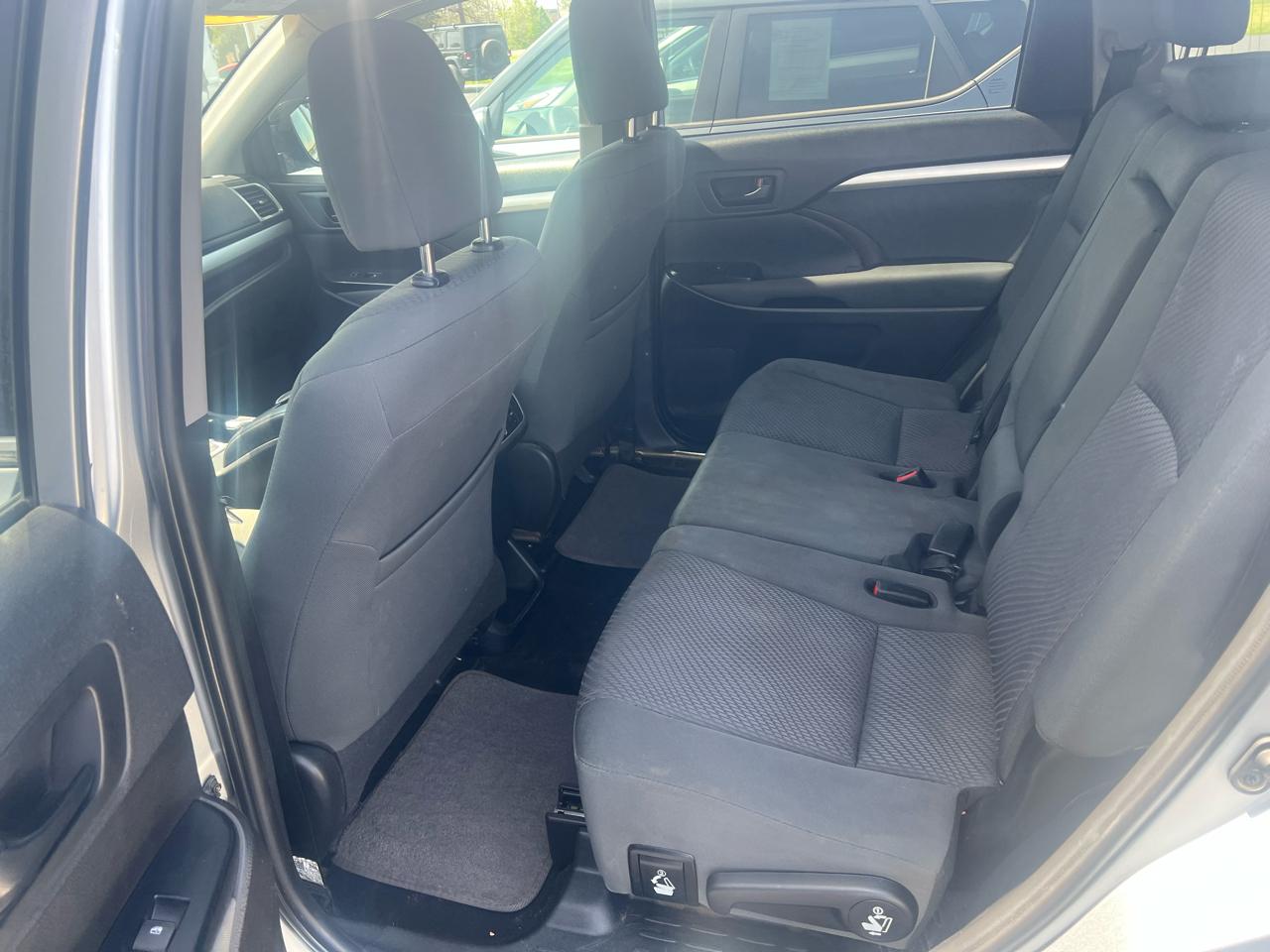 Toyota Highlander LE V6 AWD (Natl) 2019