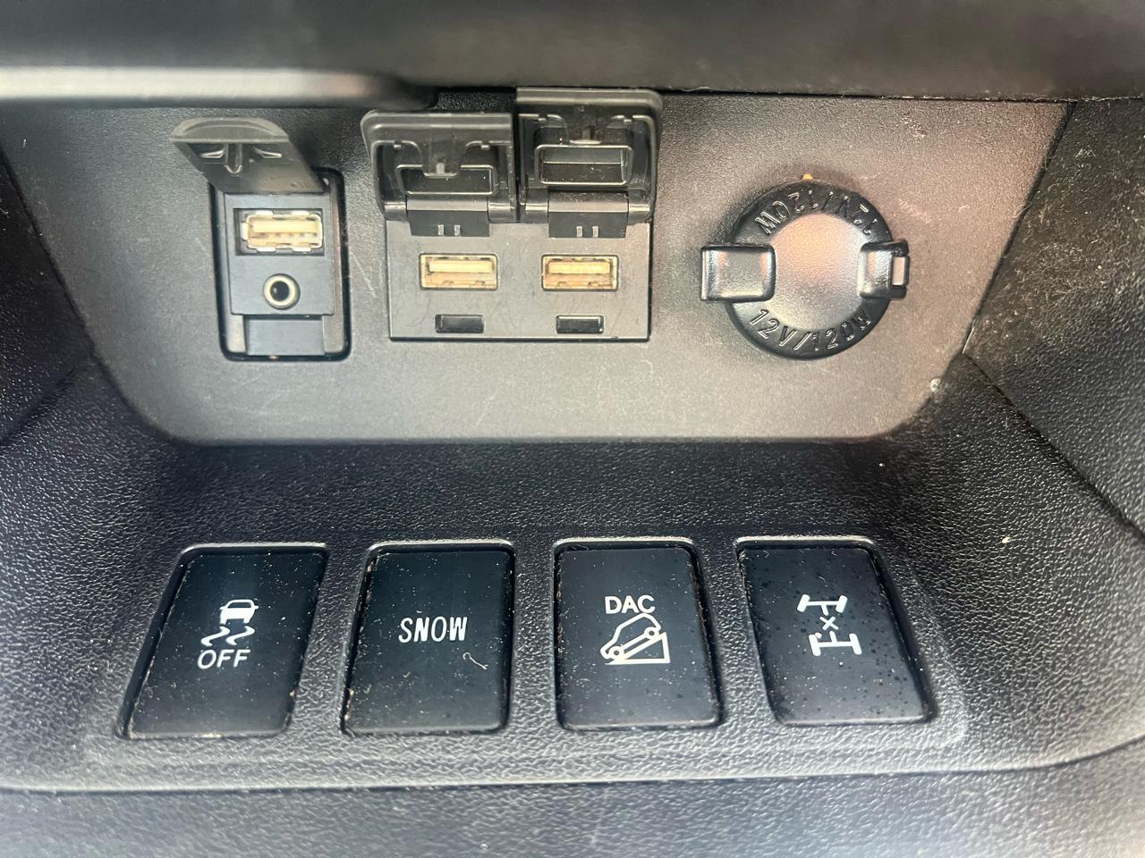 Toyota Highlander LE V6 AWD (Natl) 2019