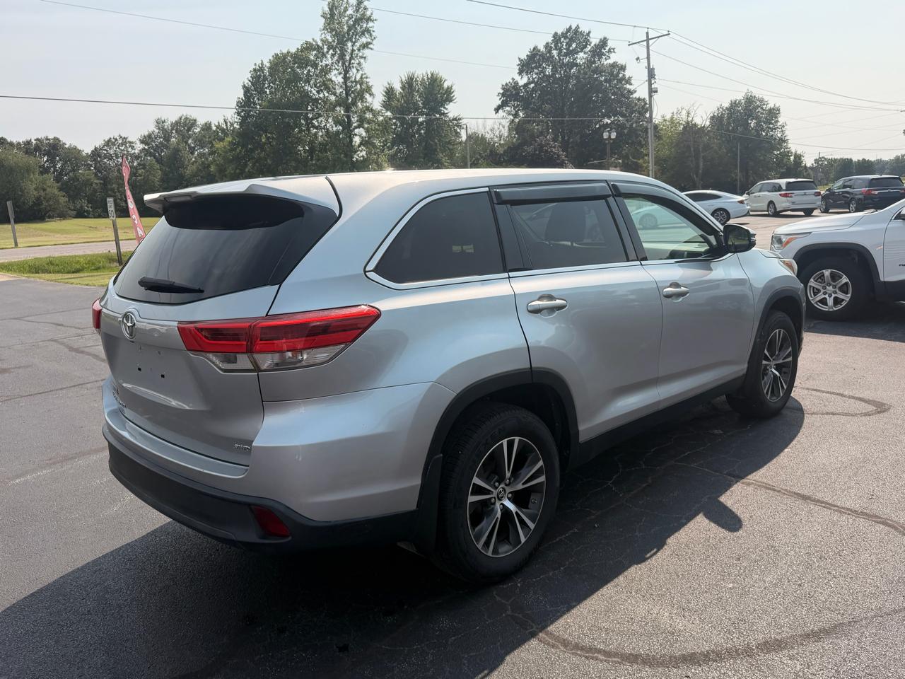 Toyota Highlander LE V6 AWD (Natl) 2019