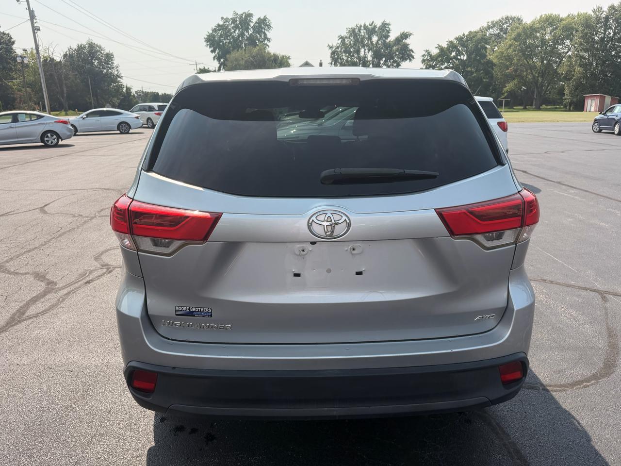 Toyota Highlander LE V6 AWD (Natl) 2019