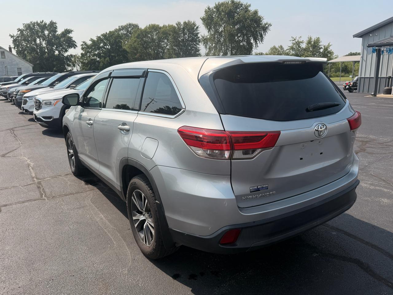 Toyota Highlander LE V6 AWD (Natl) 2019