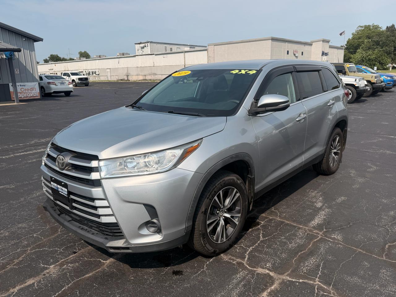 Toyota Highlander LE V6 AWD (Natl) 2019